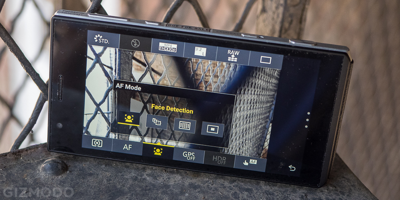 Illustration for article titled Panasonic CM1 Review: Finally, a High End Camera Inside a Smartphone